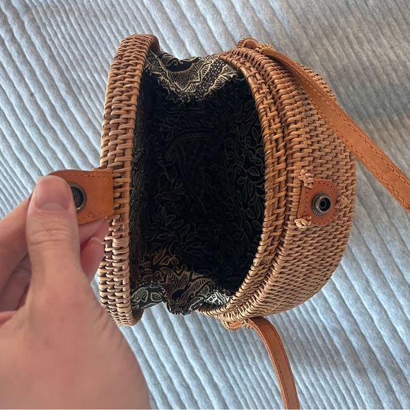 Round Rattan Crossbody Purse - Picture 3 of 3